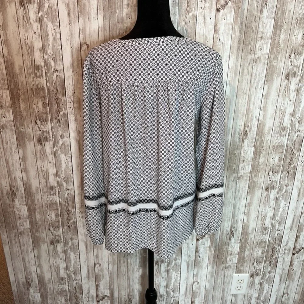LOFT Black & White Long Sleeve Blouse size XS